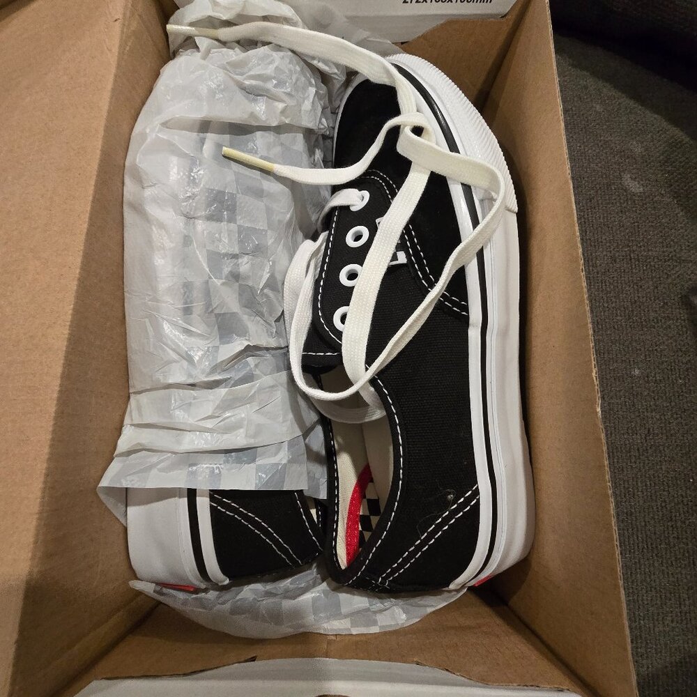 Vans - Picture 6 of 7